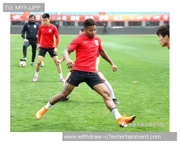 陕西省足球队奋战赛场全力争胜展现团队精神与拼搏风采